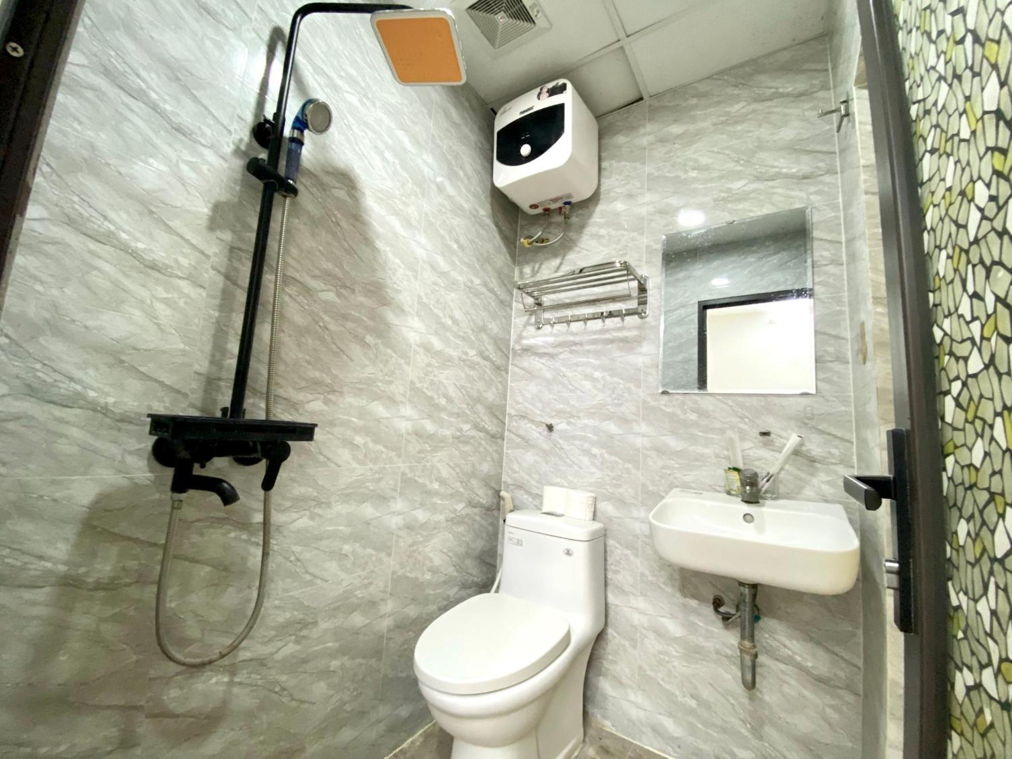 Era Apartment Ham Long Hanoi Bagian luar foto