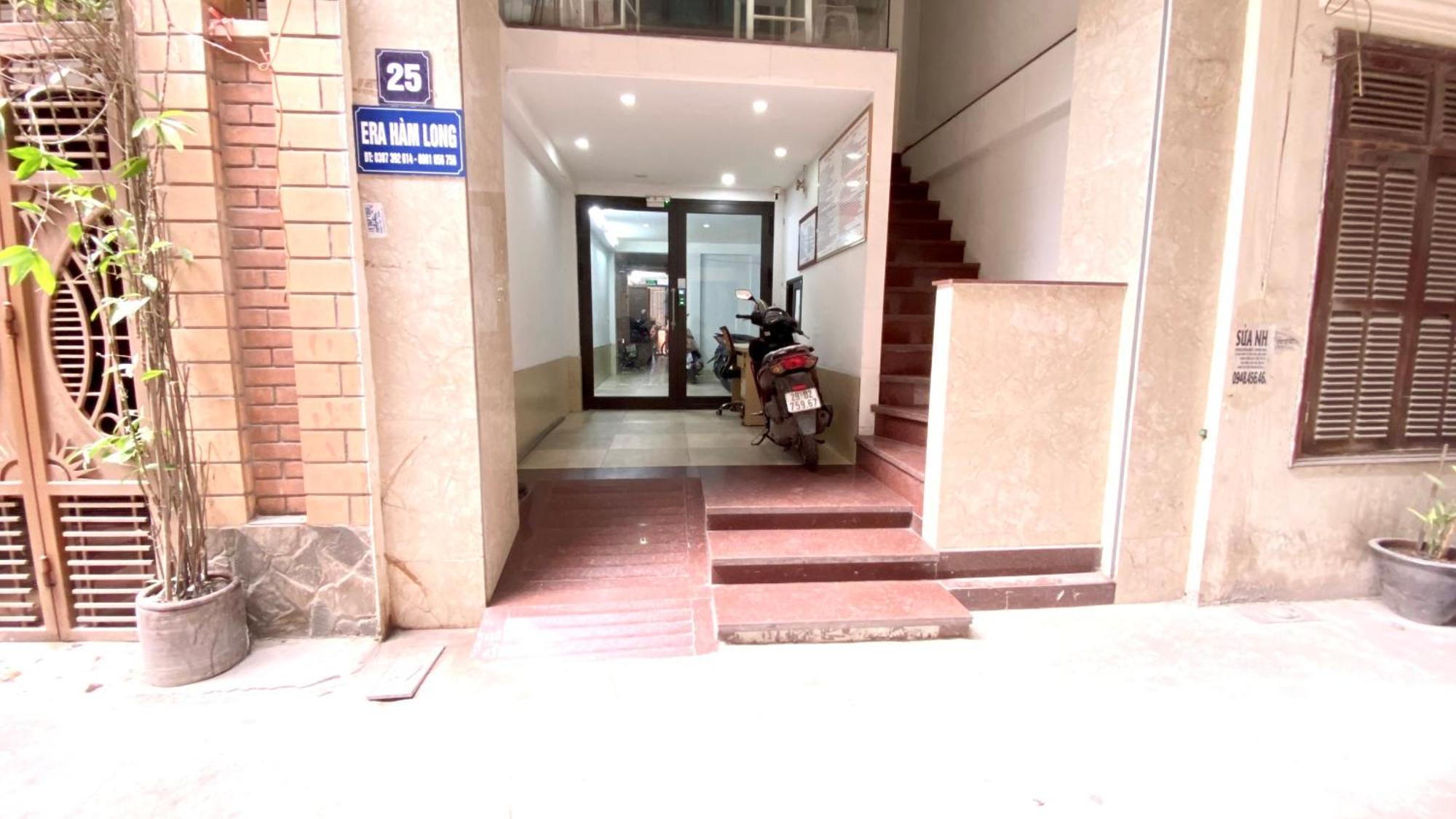 Era Apartment Ham Long Hanoi Bagian luar foto