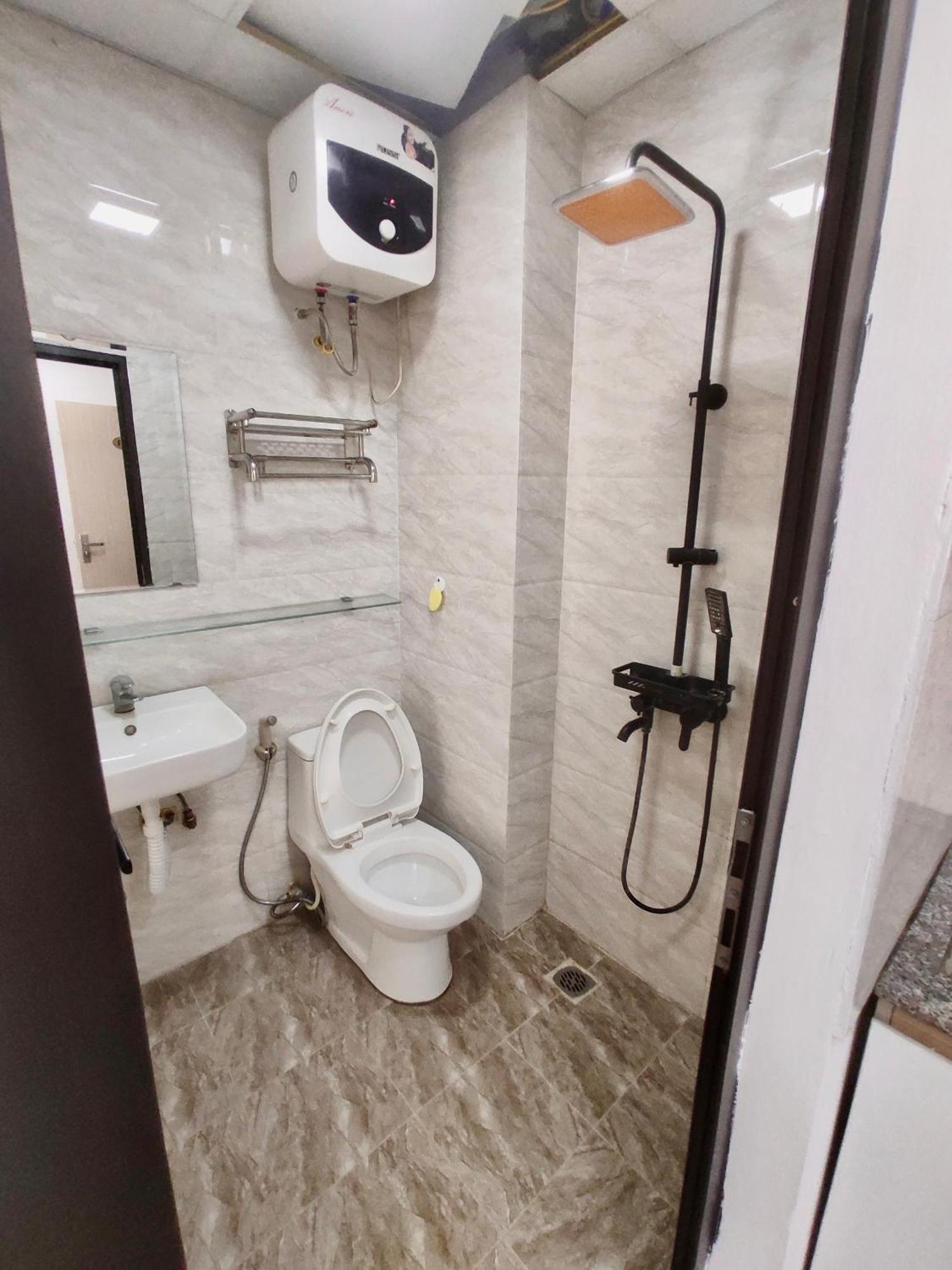 Era Apartment Ham Long Hanoi Bagian luar foto